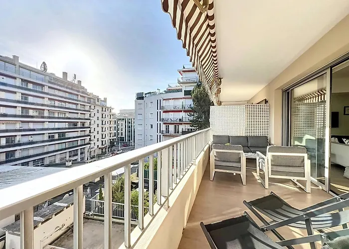 3P Between Croisette Beaches And Antibes Street