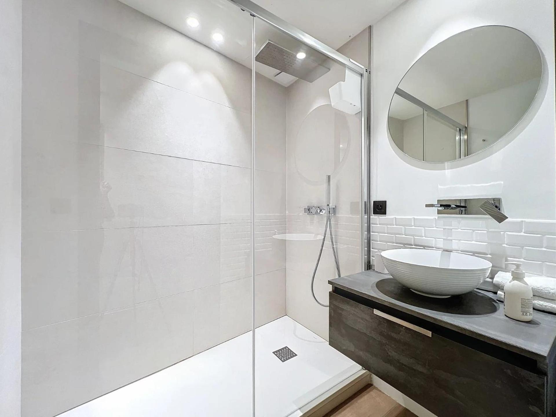 3p Between Croisette Beaches And Antibes Street Apartment *