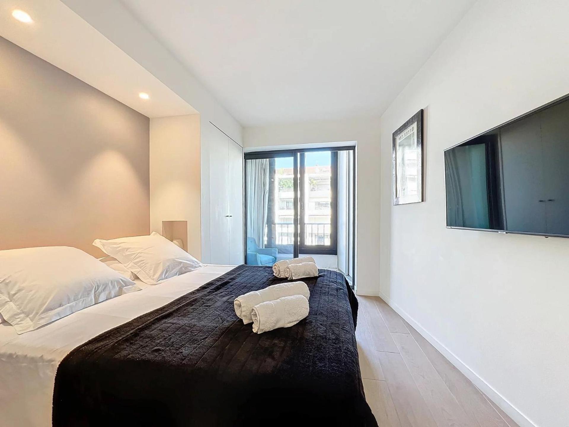 3p Between Croisette Beaches And Antibes Street * Cannes