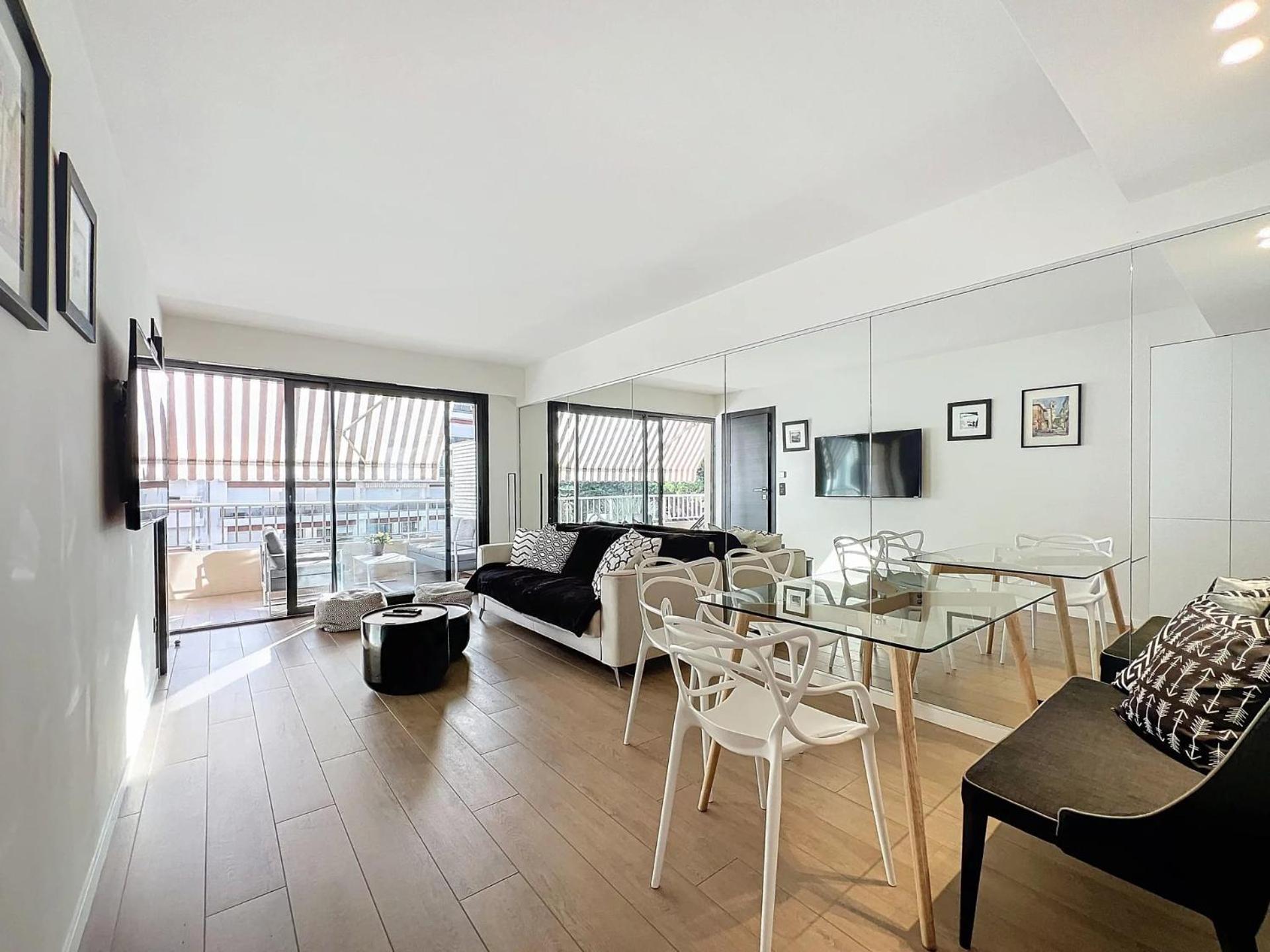 3p Between Croisette Beaches And Antibes Street Apartment Cannes